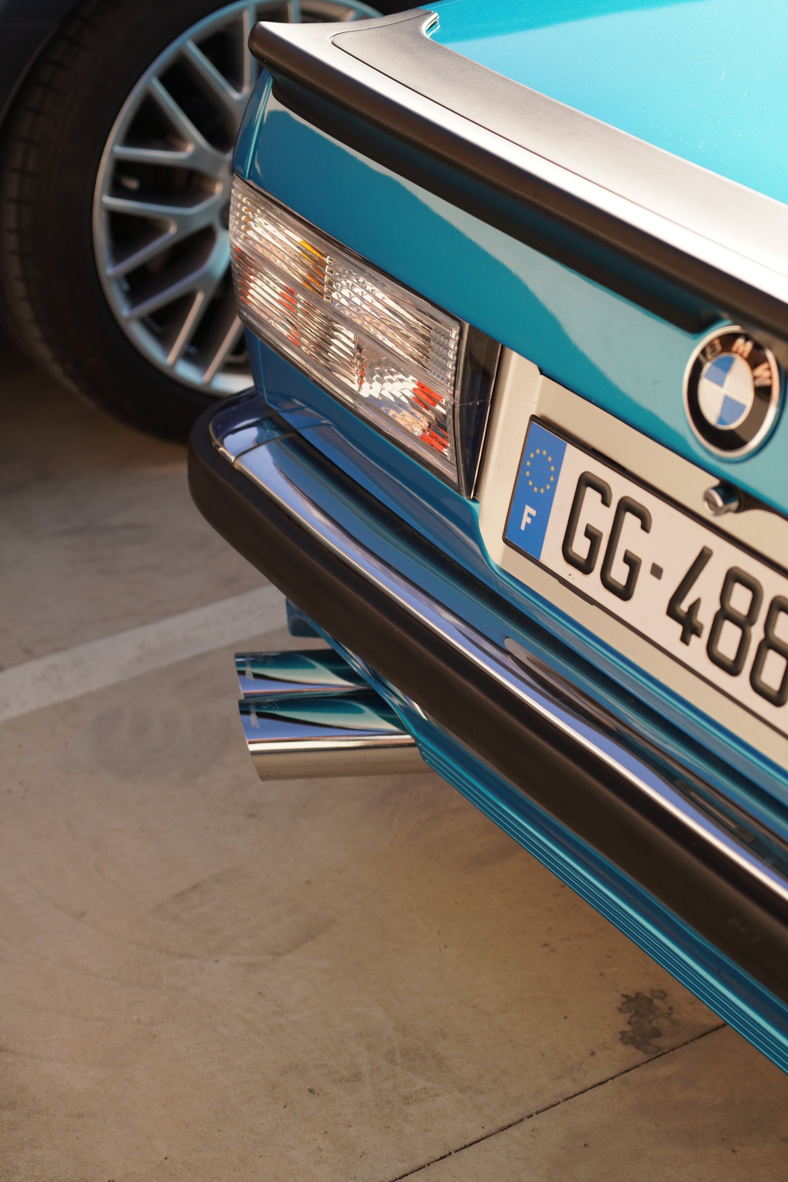 Détail arrière BMW bleue